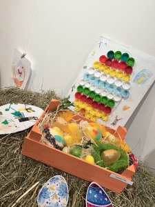 Prace plastyczne na wystawie świątecznej